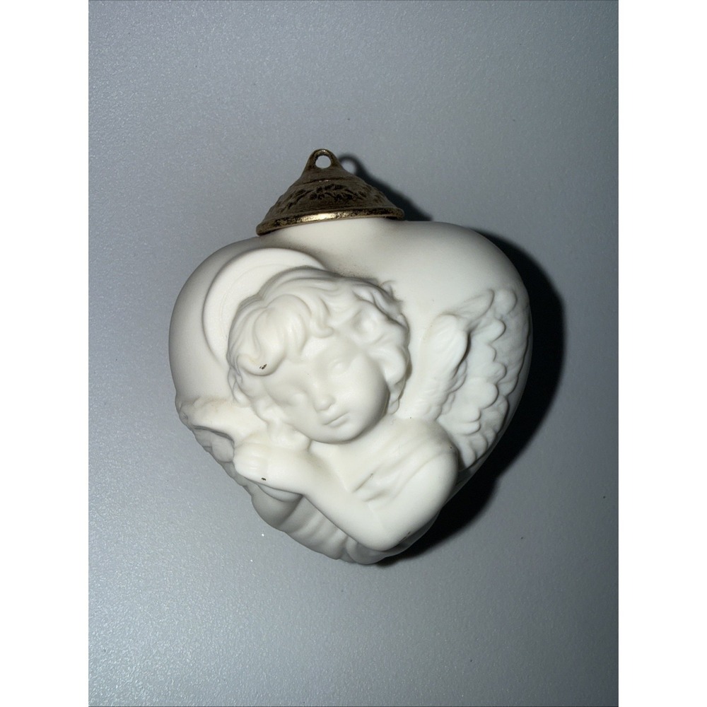 WEDGWOOD HEART WITH CHERUB ORNAMENT Cream
